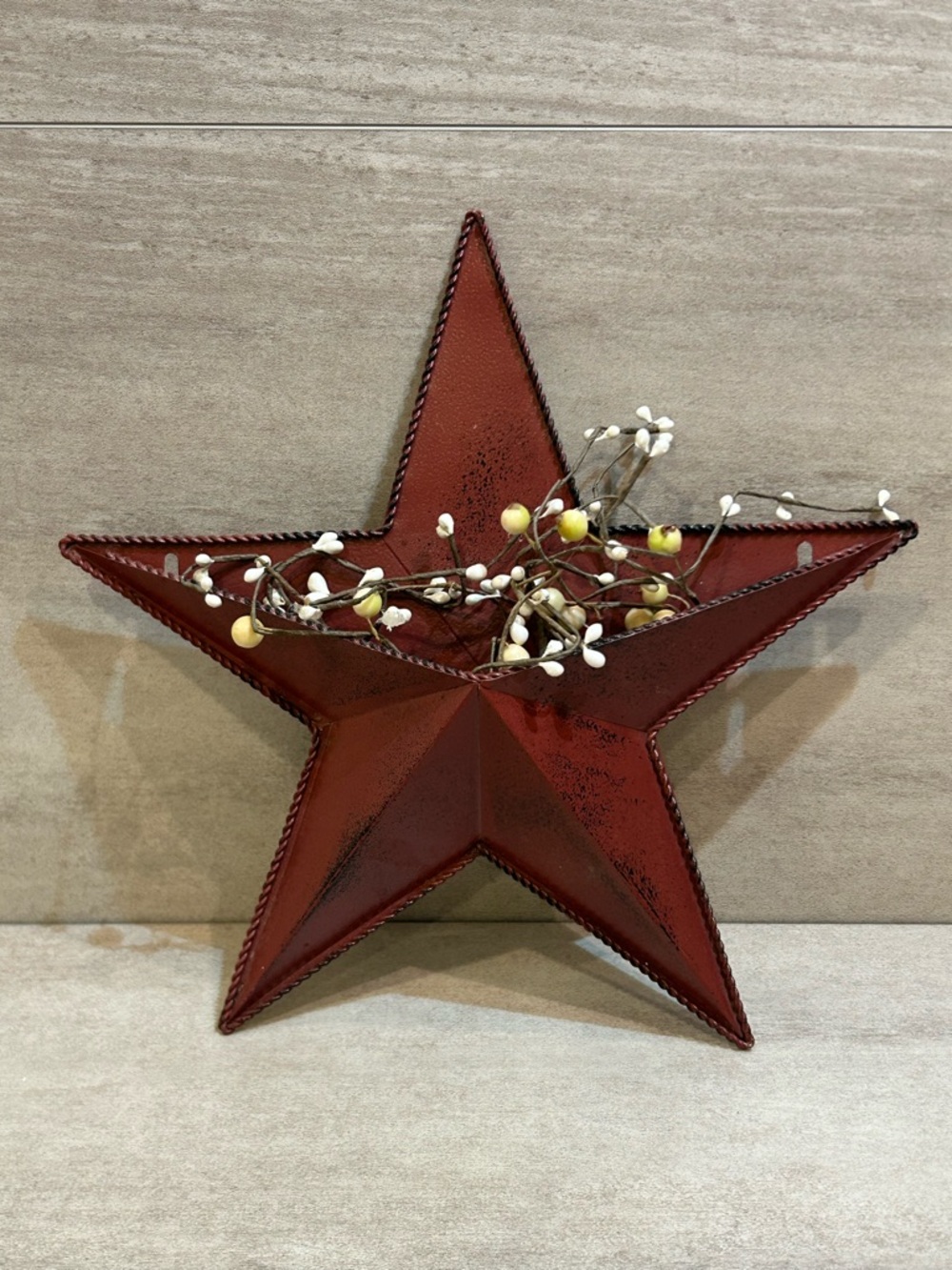 Rust Red Metal Star Wall Décor